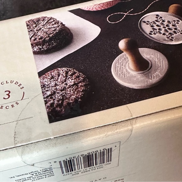 Hand with Magnolia 3pc Metal & Wood Snowflake Cookie Press Set - Picture 3 of 8